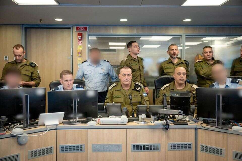 הרמטכ"ל בחדר המלחמה, רגעים ספורים לפני מתקפת הפתע באיראן , דובר צה"ל
