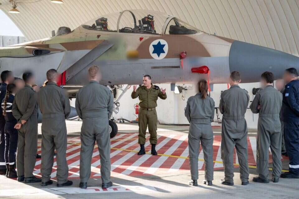 הרמטכ"ל זמיר בבסיס חצרים לפני התקיפה באיראן , דובר צה"ל