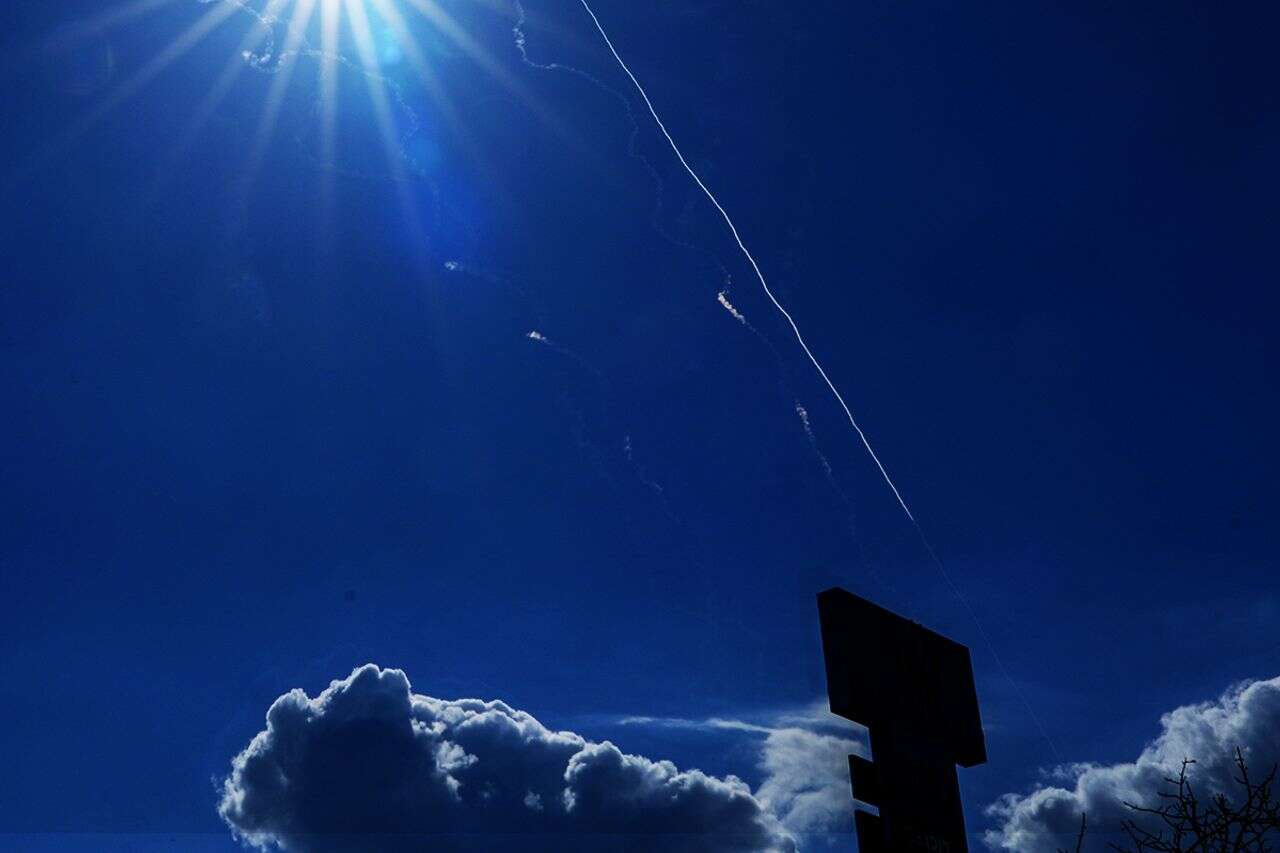 Combined volleys from Iran and Lebanon towards the north; Trump: "The war will end soon"