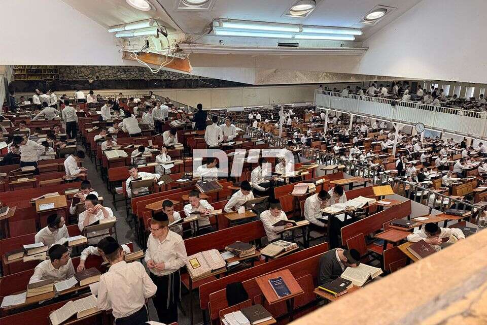 בית המדרש בישיבת פונוביץ' בזמן המלחמה מול איראן , ללא קרדיט