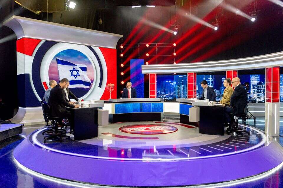 אולפן "הפטריוטים" בערוץ 14 , כפיר זיו