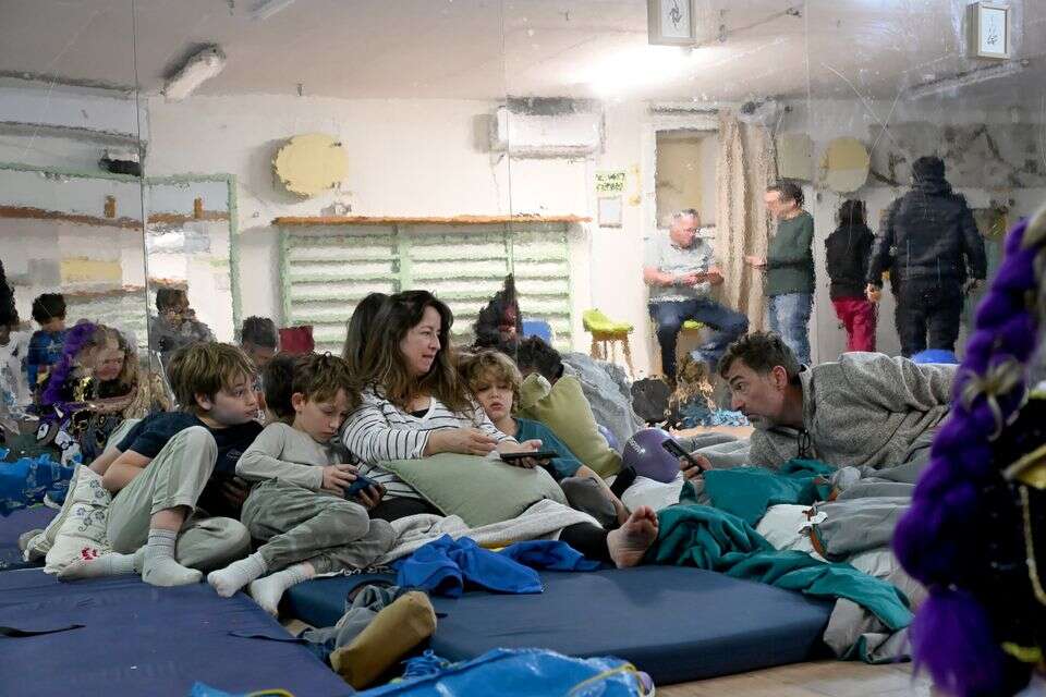 Two words that make a difference: the way to calm a child in a shelter