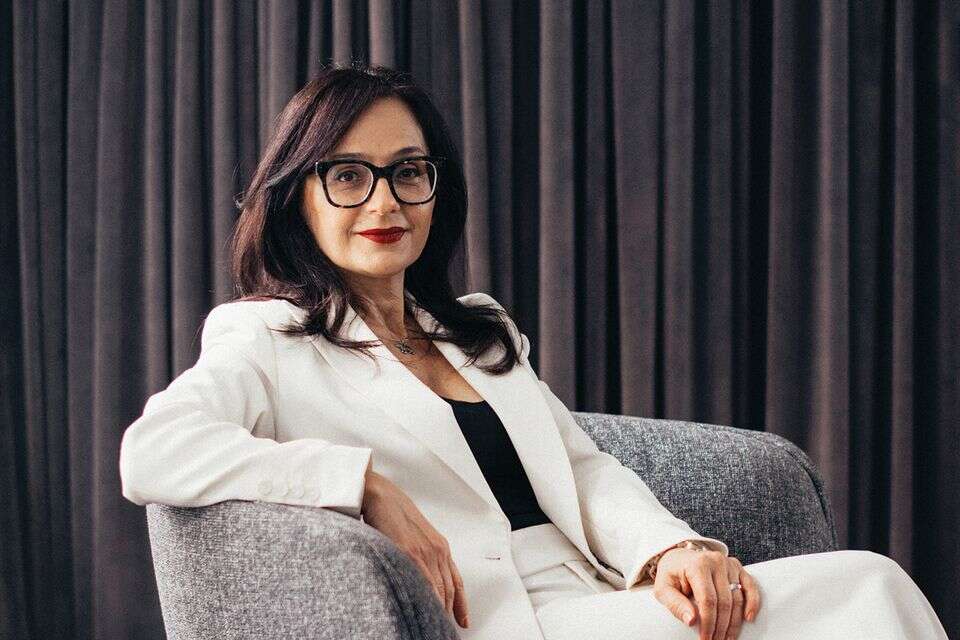 "One eye cries, the other eye smiles": the war of the Iranian diaspora