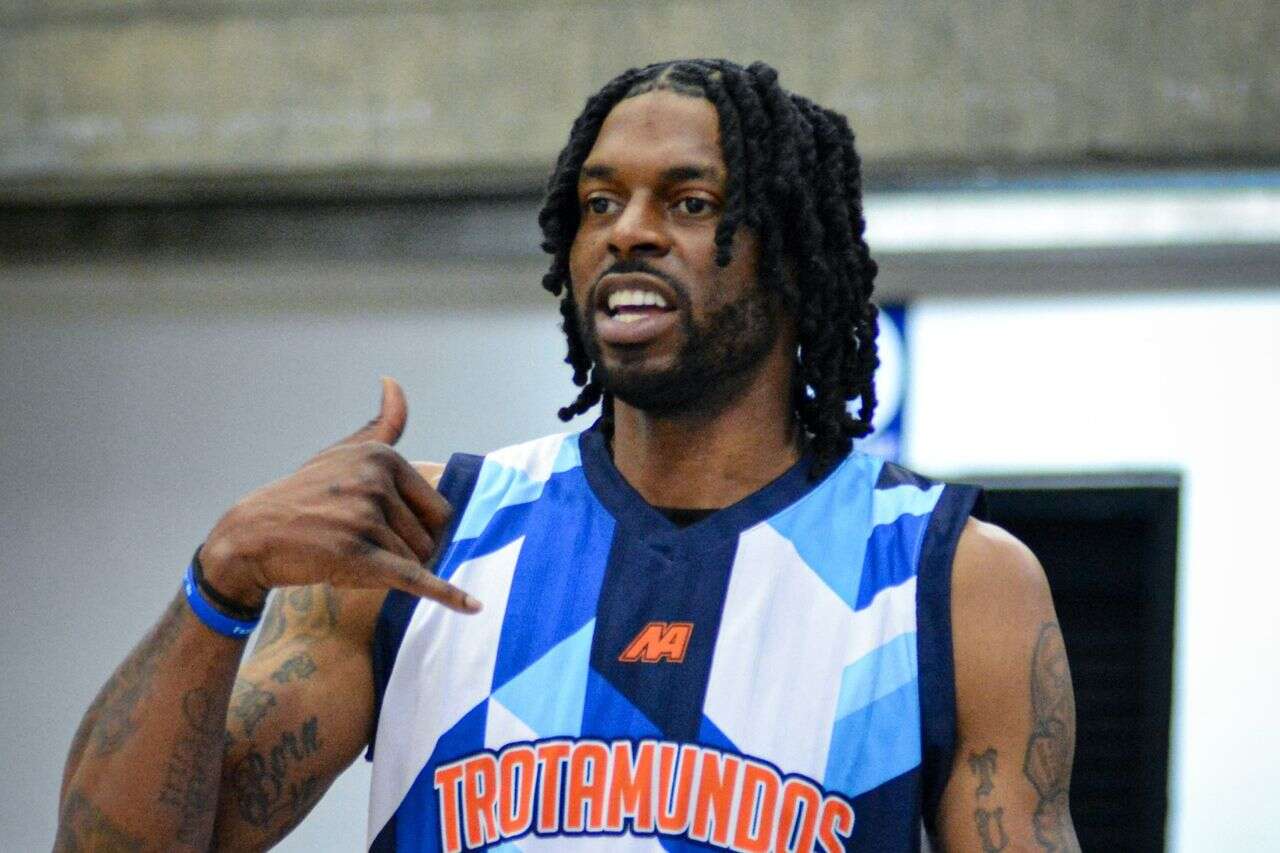 A leader on the field with a surprising nickname: at the age of 42, where has Donte Smith gone?