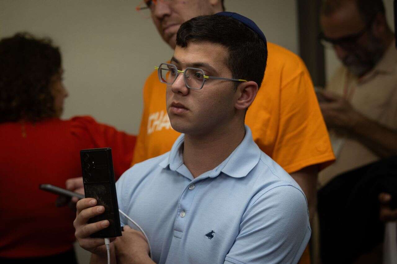 The drama of the siege at the hotel: journalist Yedidia Epstein reports live on an attempted break-in to his room