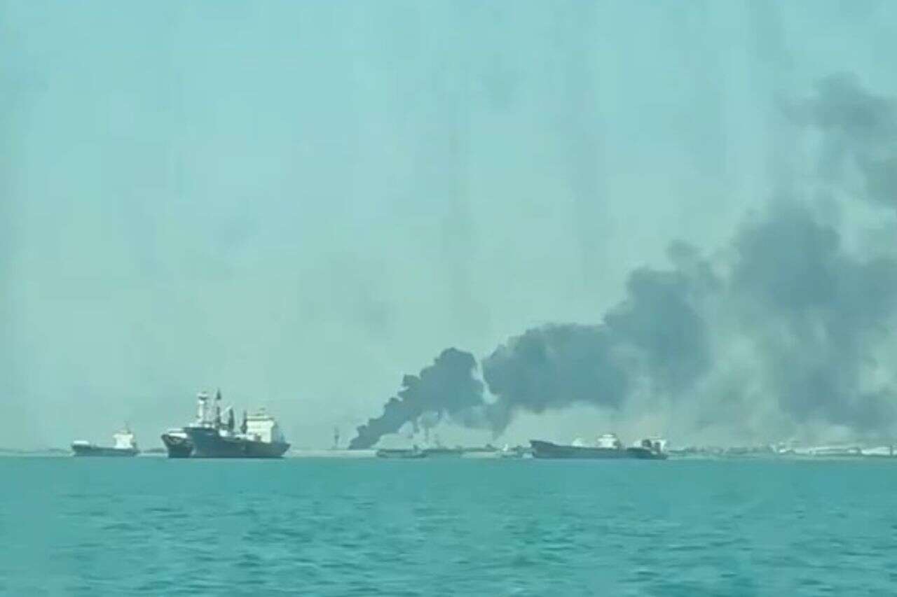 After the elimination of the Iranian Navy: the US attacks cargo ships and port facilities