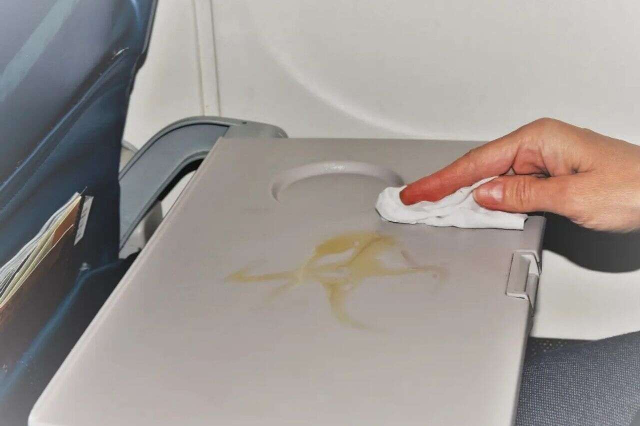 A flight attendant reveals: You should think twice before you put food on the tray