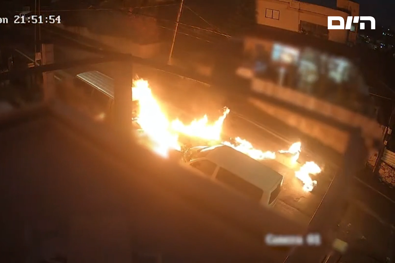 A 17-year-old from the north tried to set a car on fire - and set himself on fire