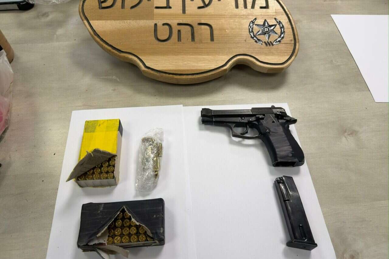 Raids in Berhat: guns and grenades seized, five arrested