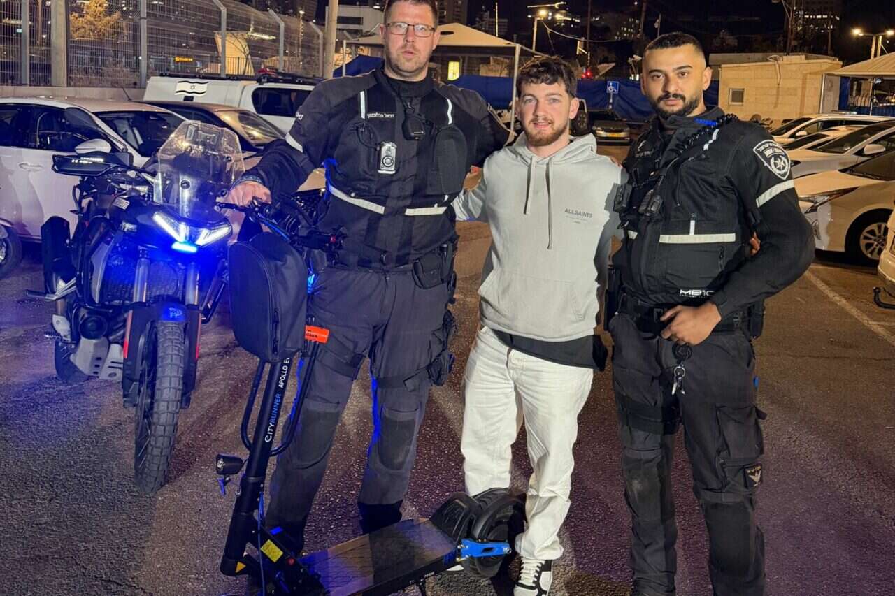 בזמן האזעקה: אדם פרץ לביתו של שורד שבי - וגנב לו את הקורקינט