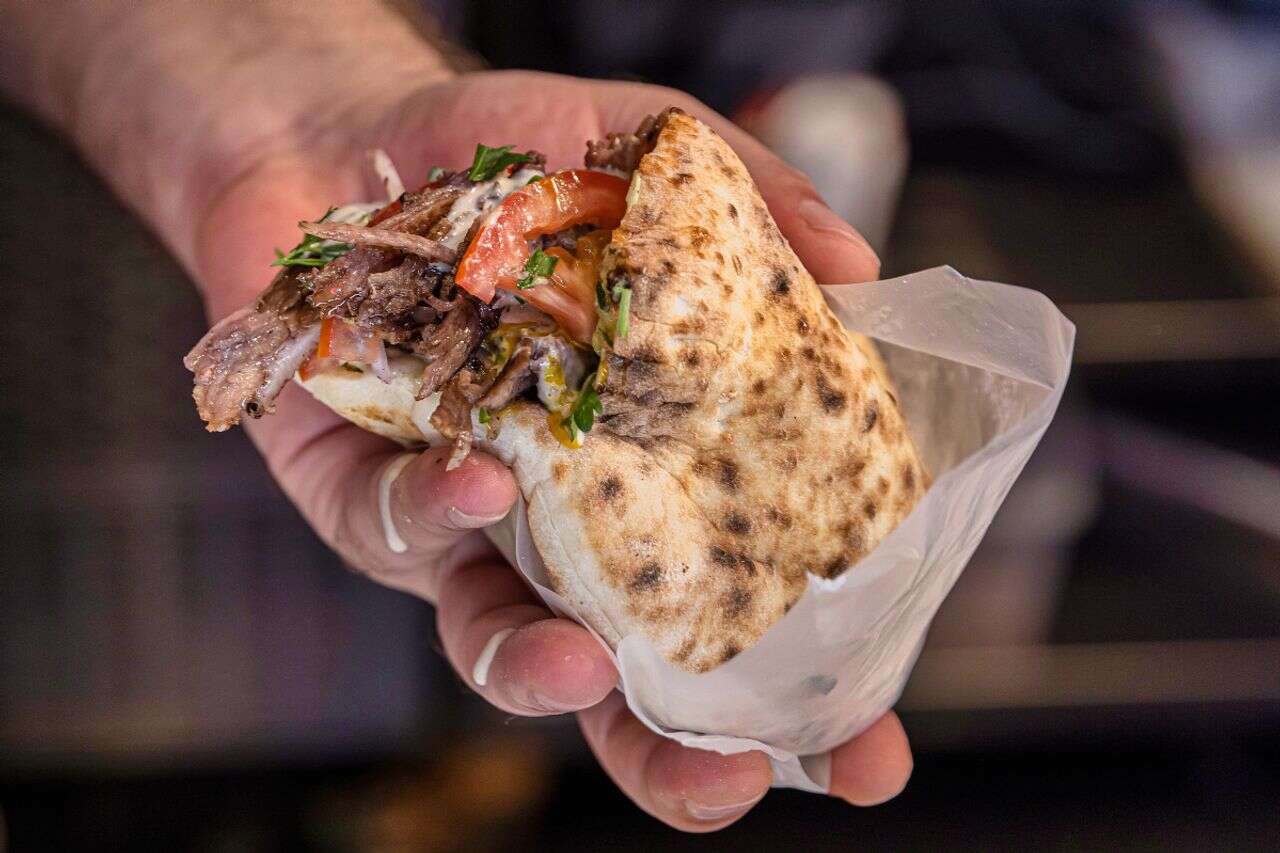 המשטרה סגרה את השווארמה המוכרת במרכז