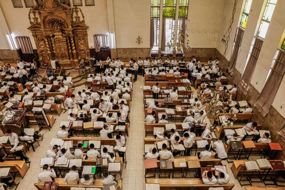 העולם משתנה, גם בבני ברק. תלמידים בישיבת פוניבז' , יהושע יוסף