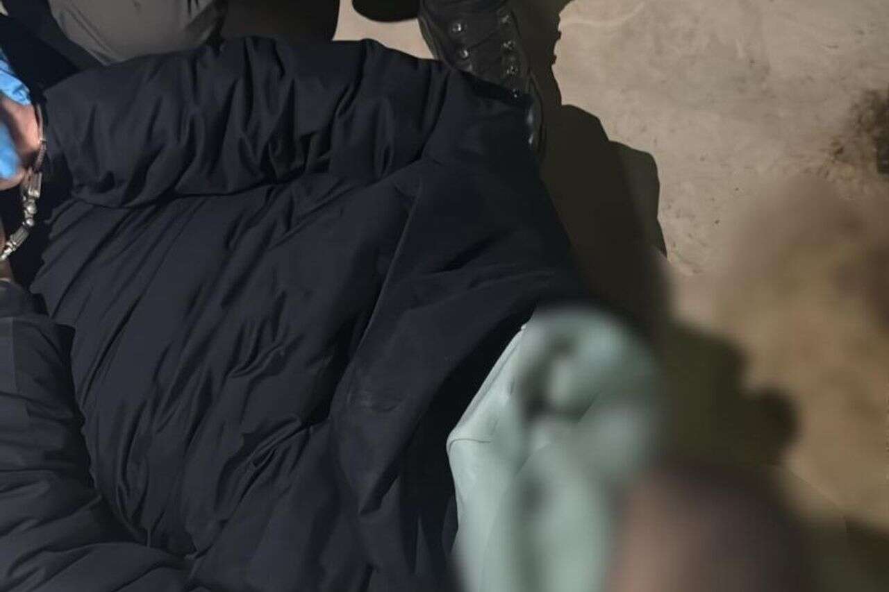 צפו: בן 18 החזיק רימוני רסס מתחת למעיל - ונעצר