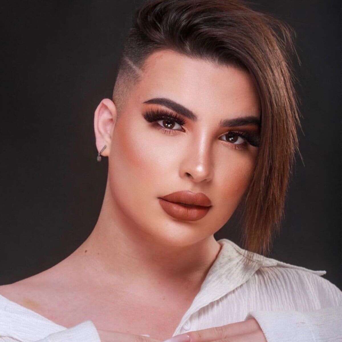 סאהר מונדר , פרטי