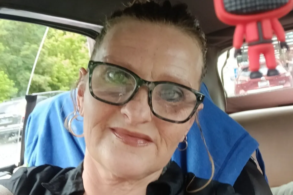 אבסורד: סבתא ל-5 הואשמה בפשע - שקרה כ-1,600 ק"מ ממנה