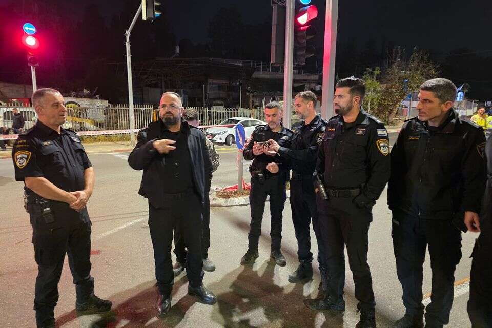 אנשי המשטרה בזירת הרצח הלילה , דוברות המשטרה