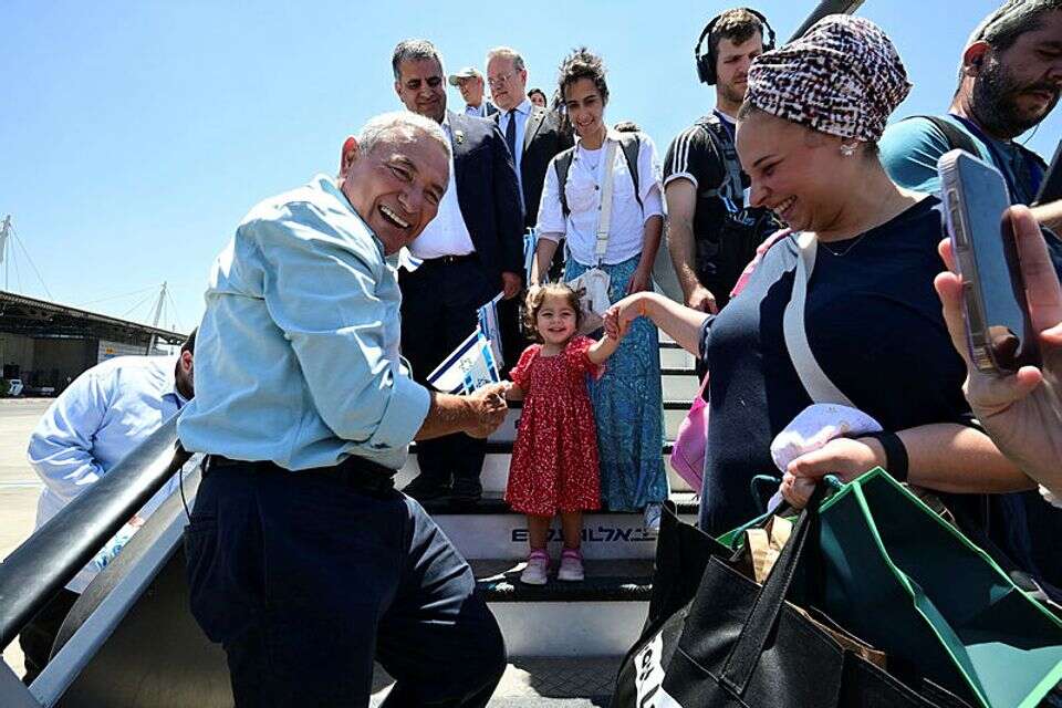 חלון ההזדמנות הגיע: זה הזמן להביא את הדור הבא של יהדות העולם הביתה