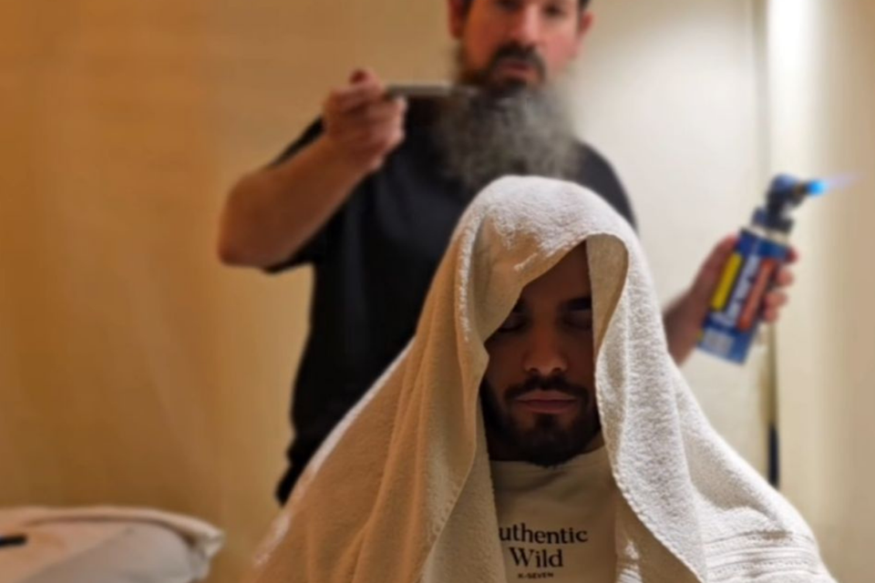ישראל דויטש מ"ווארט" בטקס הסרת עין הרע בעזרת עופרת חמה , אינסטגרם