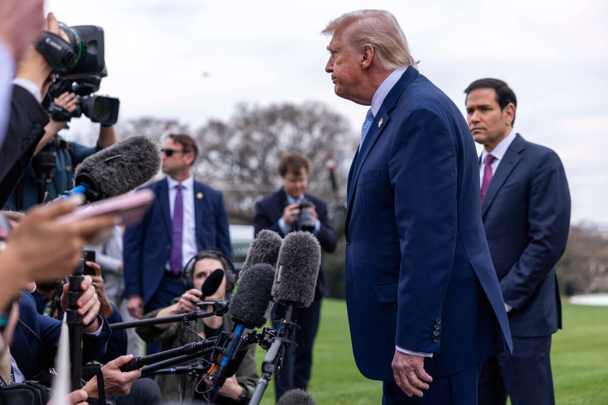 טראמפ מחוץ לבית הלבן: "הורמוז? צריך הרבה עזרה, המצר ייפתח מעצמו" , AFP