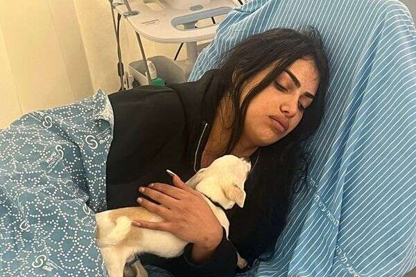 מירה נואף בבית החולים , ללא