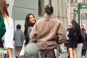 קים קרדשיאן ולואיס המילטון נתפסו זרוע בזרוע