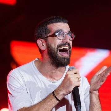 חנן בן ארי תועד ב"רגע של שמחה"