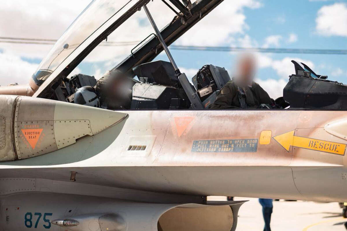 סא"ל (מיל') א' בקוקפיט. "אנחנו מתאמנים לקראת המבצע הזה כבר שנים רבות, וקדמו לו פעילויות בהרבה מאוד מקומות" ,