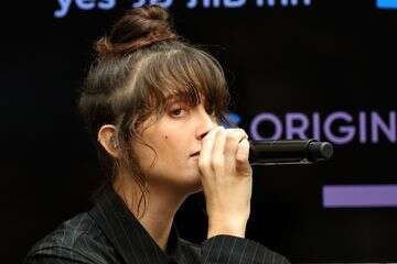 "שבורת לב": נגה ארז פותחת על ישראל בקואצ'לה