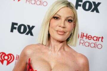 טורי ספלינג פונתה למיון אחרי תאונה עם ילדיה