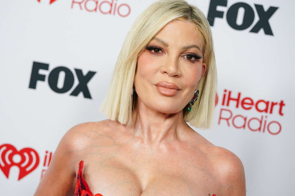 טורי ספלינג פונתה למיון אחרי תאונה עם ילדיה