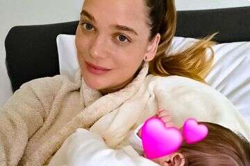 דנה פרידר משתפת תיעוד מחדר הלידה (וידאו)