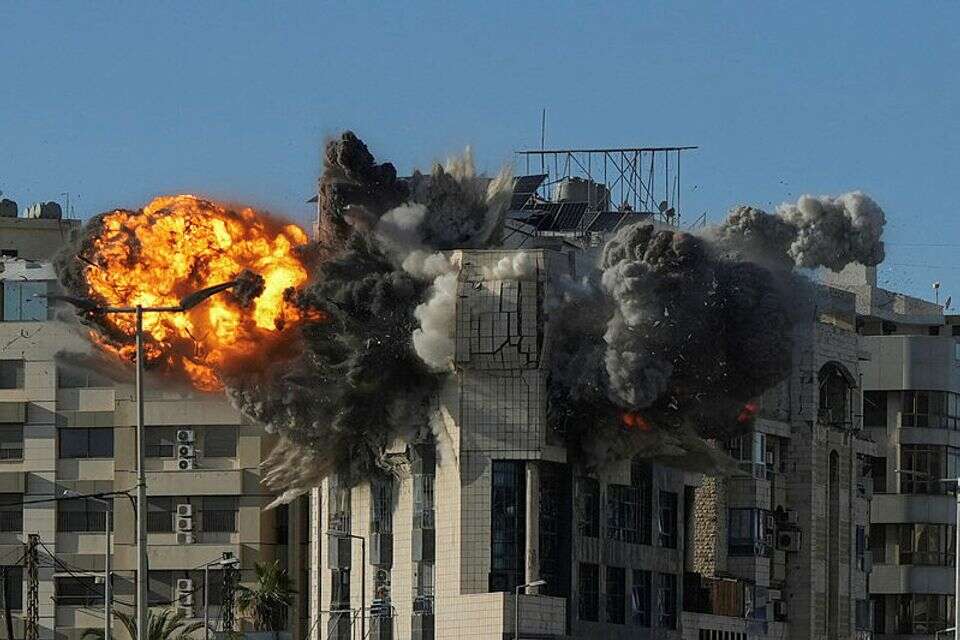 תקיפות צה"ל בביירות במהלך מבצע "שאגת הארי" , רויטרס