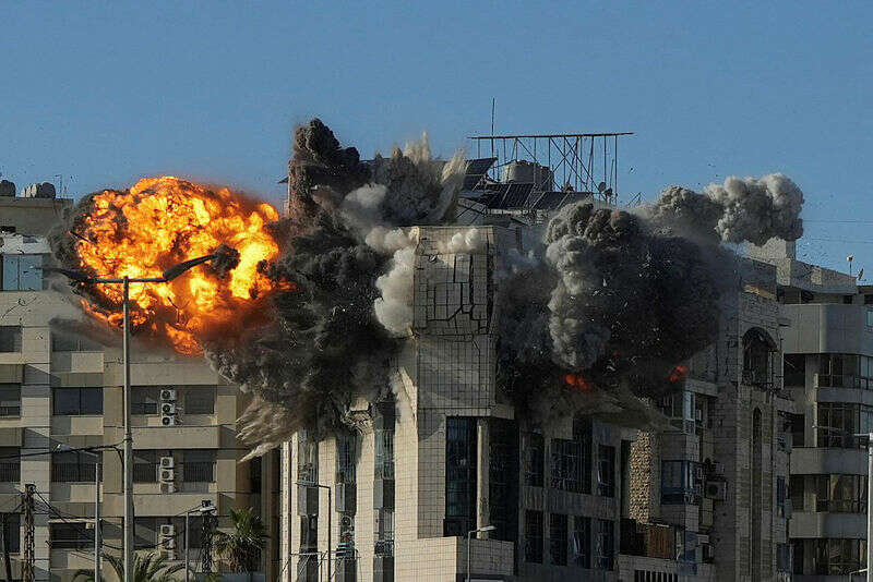 תקיפות צה"ל בביירות , רויטרס