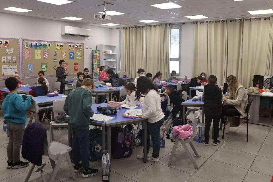 בתי הספר ייפתחו , לירון מולובן