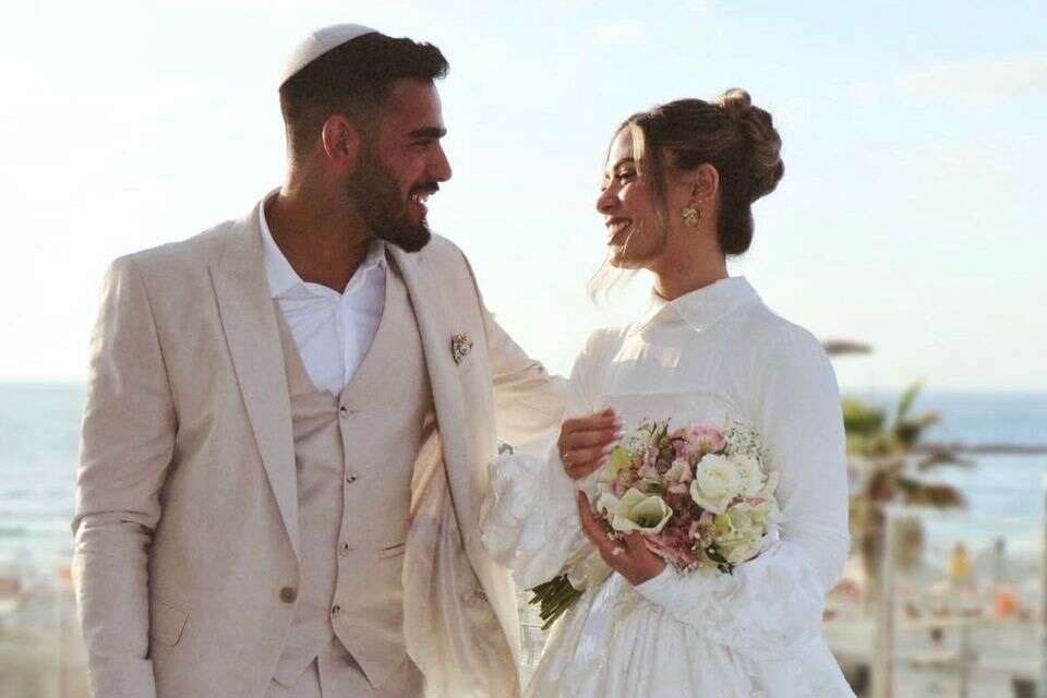 הרבה שאלות. ישראל דויטש ומעיין רות שלום , אינסטגרם