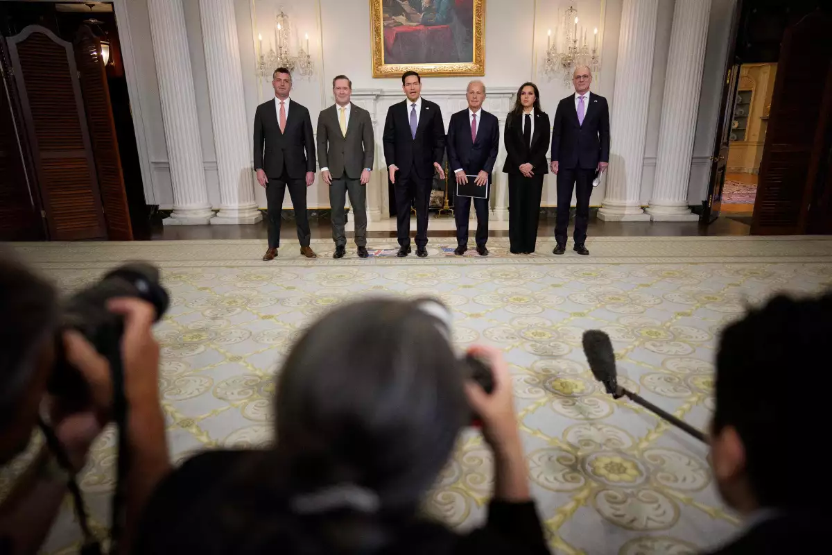 פגישה היסטורית בוושינגטון, AP