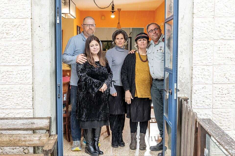 שותפים בשכול. מימין: אוהד ואביטל טהרלב, צורית פניגשטיין, ורדה ואיתן מורל , נעמה שטרן