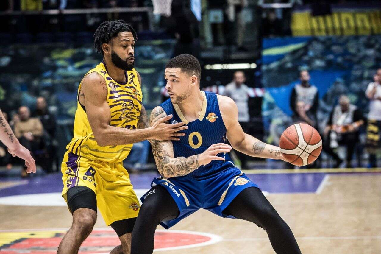 The players who left, stayed, and reached the Premier League during the war