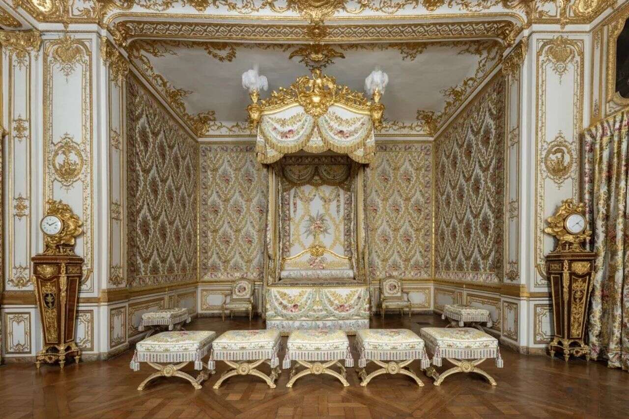 כאילו הזמן קפא: שחזור מדויק של חדר השינה של מלך צרפת בזמן המהפכה | היום