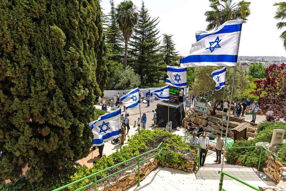 דגלי ישראל בחלקה הצבאית בהר הרצל , אורן בן חקון