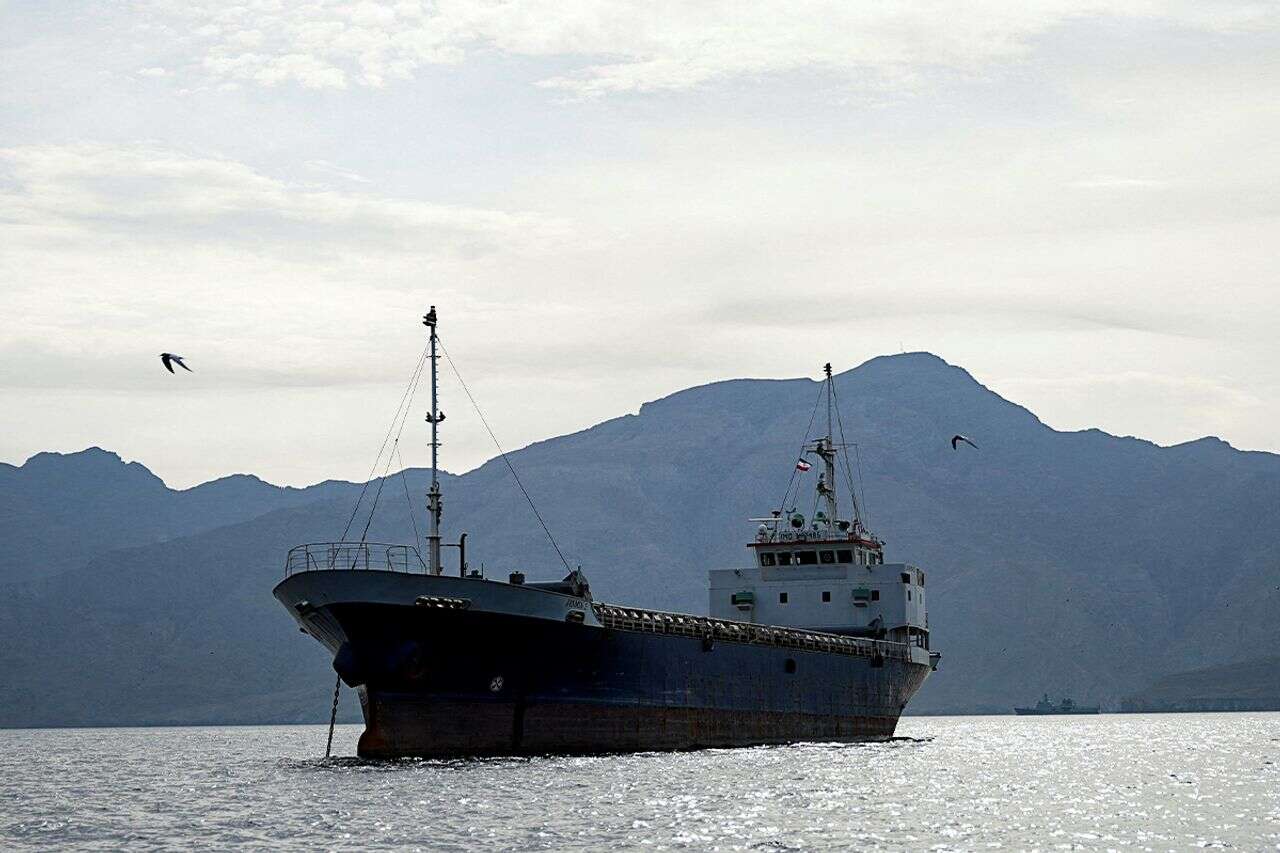 Iran closed the Strait of Hormuz again, shooting incidents in Lebanon despite the ceasefire