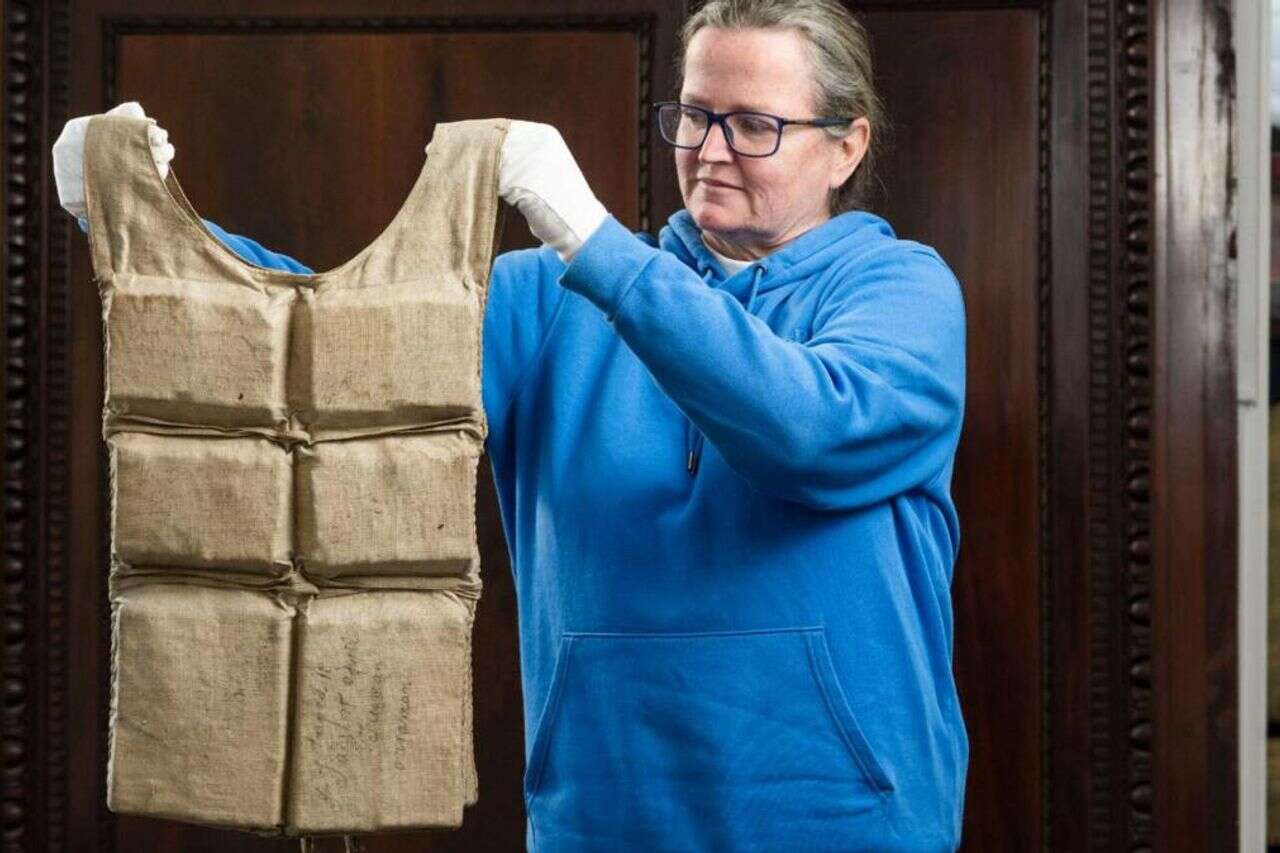 More than 900 thousand dollars: the life belt from the Titanic was sold for a record price