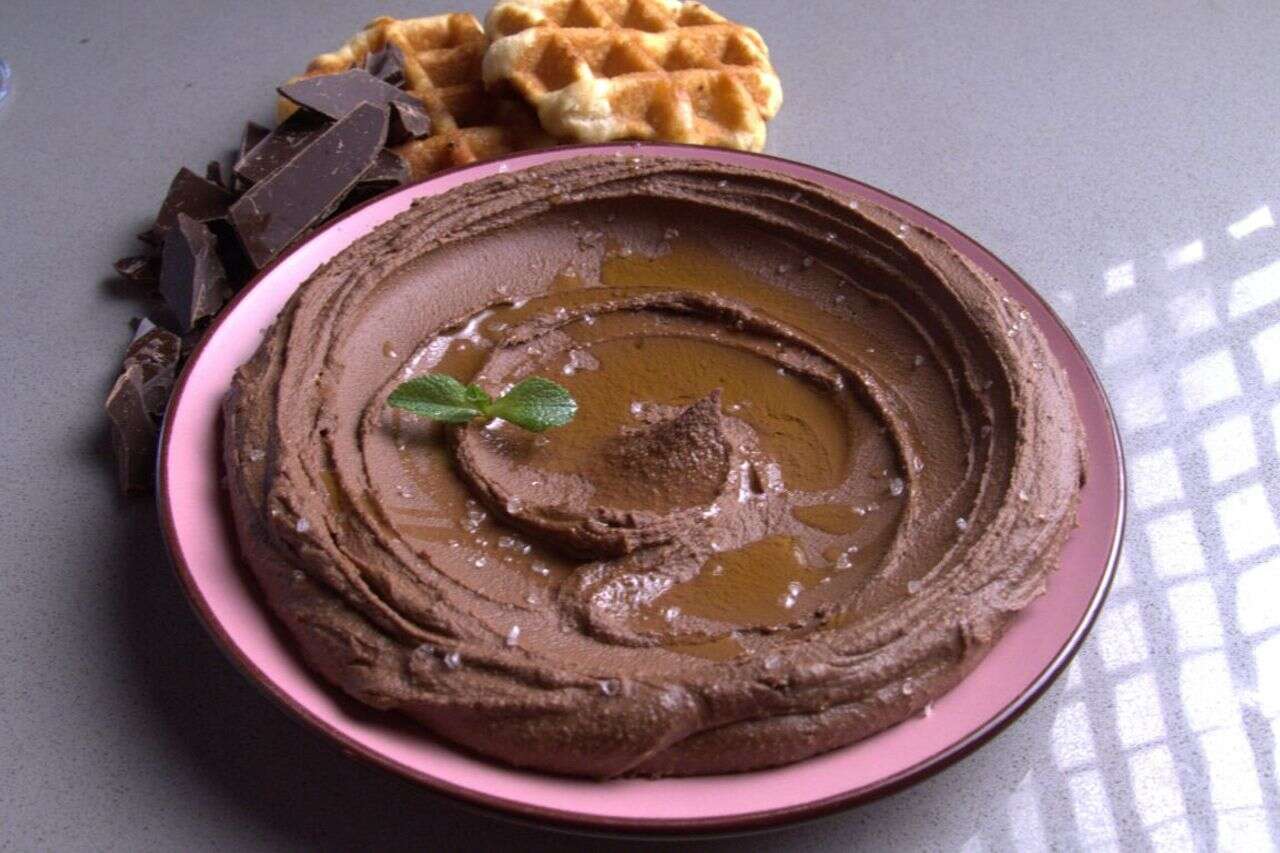 The most Israeli dessert: chocolate hummus in 5 minutes of work
