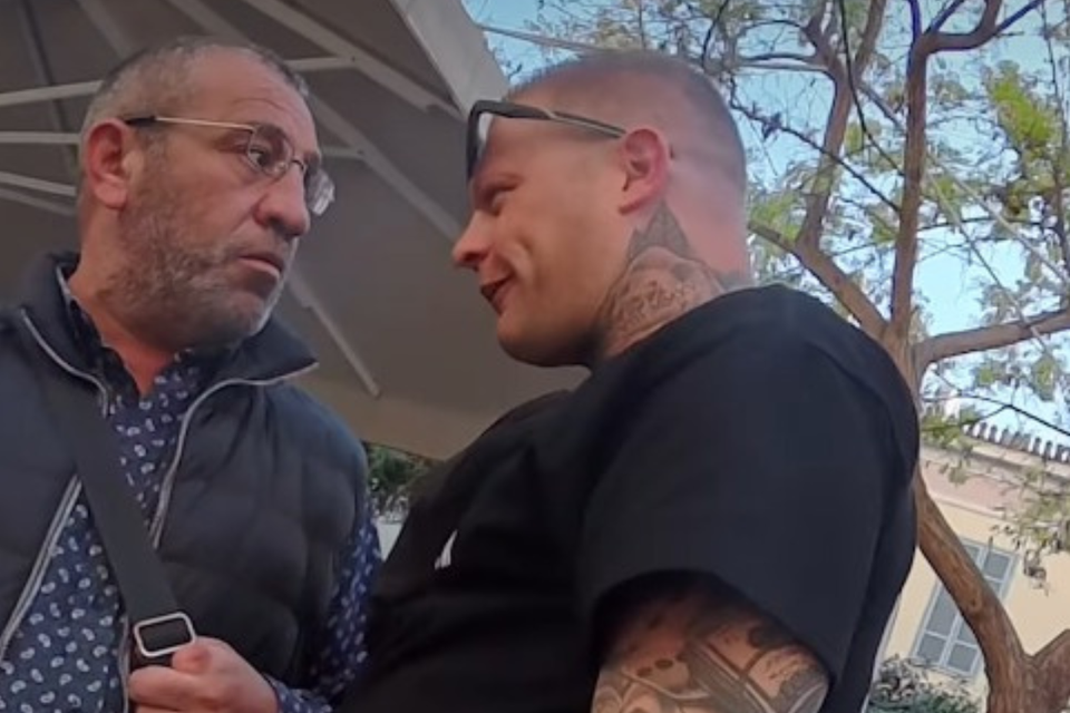 הכייס והתייר שחשף אותו , 