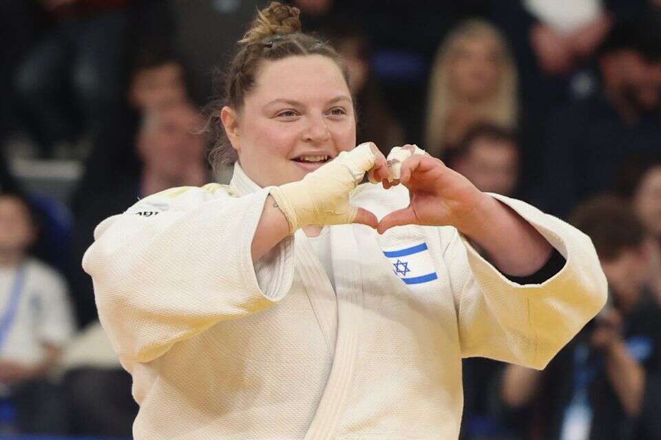רז הרשקו עם מדליית הזהב באליפות אירופה. ההישגים בספורט לא פוסקים , אורן אהרוני