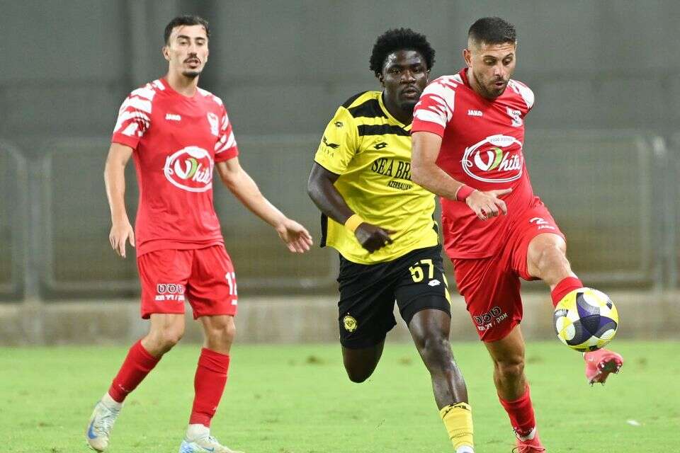 אלון אזוגי (משמאל). יישאר בסכנין? , ברני ארדוב