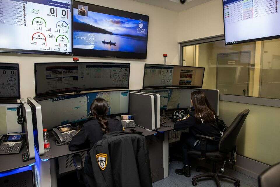מוקדניות במשל"ט (אילוסטרציה, למצולמות אין קשר לנאמר בכתבה) , אורן בן חקון