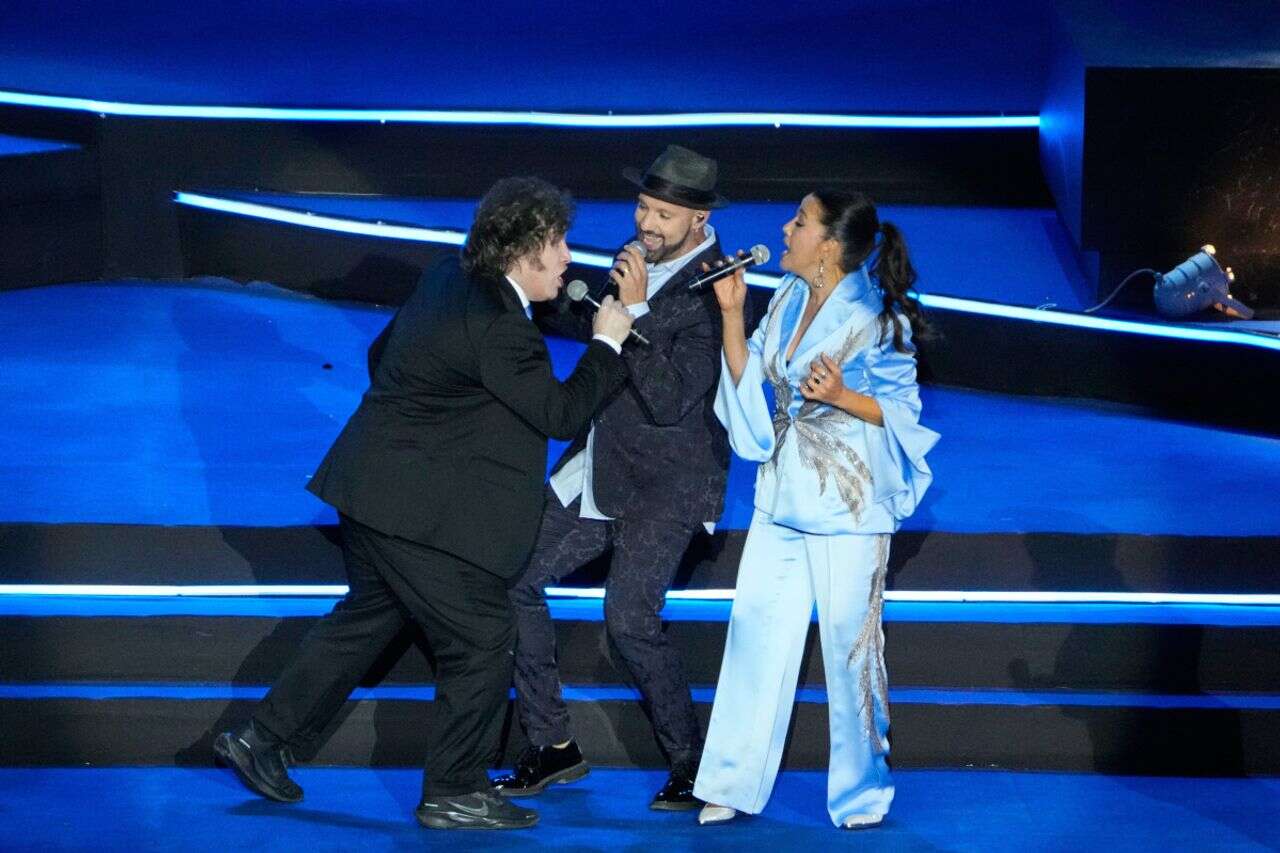 Steal the show: Watch Miley sing back at the Torchlight Ceremony