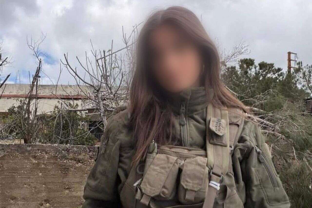 Smiling next to a portrait of Nasrallah: the IDF female fighter who became the symbol of Hezbollah's humiliation on the networks