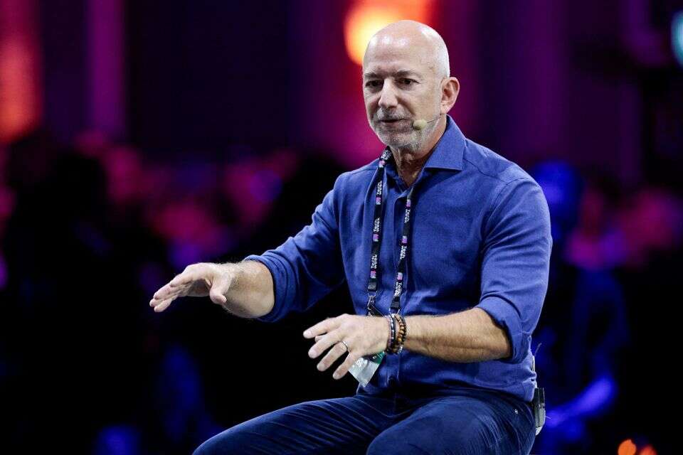 ג'ף בזוס , רויטרס